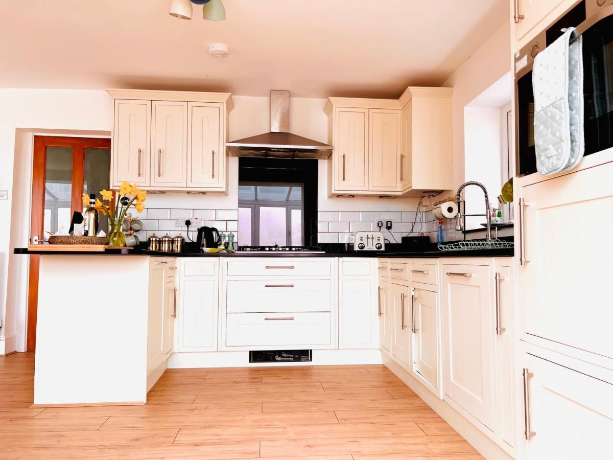 Gordy Hall -Sea Facing Welsh Cottage With Stunning Views Pendine Exterior foto